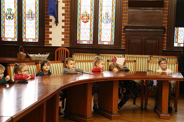 Świąteczne spotkanie dzieci z przedszkoli w Ratuszu