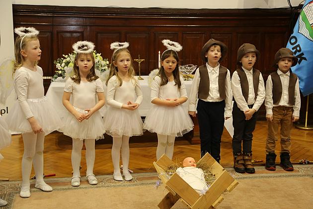 Ksiądz Biskup kolędował w ratuszu