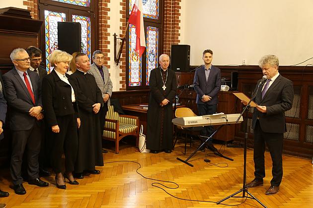 Ksiądz Biskup kolędował w ratuszu