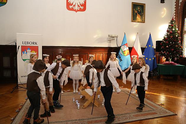 Ksiądz Biskup kolędował w ratuszu