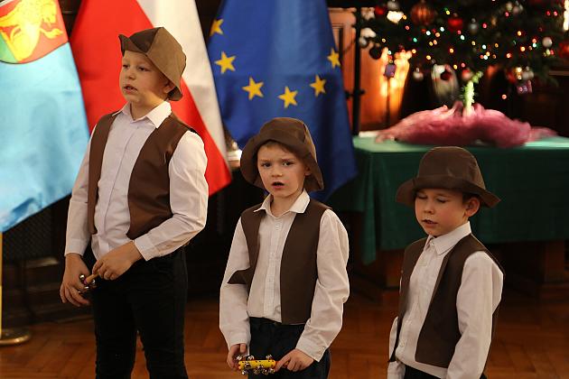 Ksiądz Biskup kolędował w ratuszu