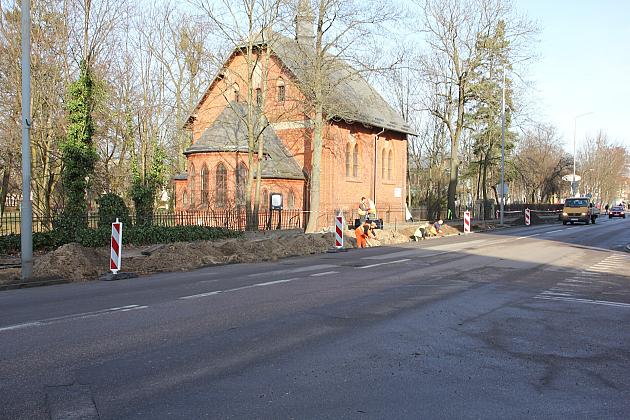 Ruszył remont chodnika i nawierzchni ulicy Wojska Polskiego