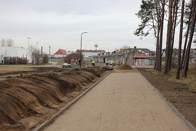 Przy ulicach Teligi i Władysława IV powstaje nowa droga pieszo-rowerowa