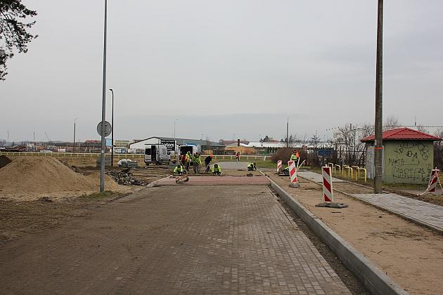 Przy ulicach Teligi i Władysława IV powstaje nowa droga pieszo-rowerowa