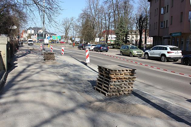 Remont chodnika i ulicy przy Wojska Polskiego