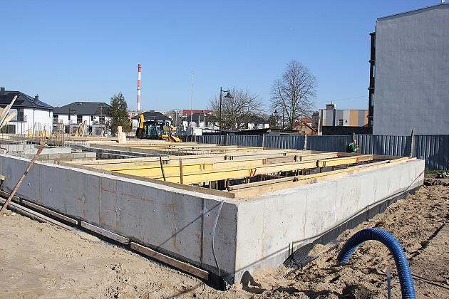 Przy ulicy Malczewskiego trwa budowa mieszkań komunalnych