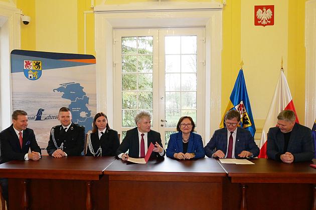 Podpisano umowę na zakup pick-upa dla Ochotniczej Straży Pożarnej w Lęborku