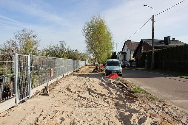 Na ulicy Glinianej powstaje droga dla pieszych i rowerów