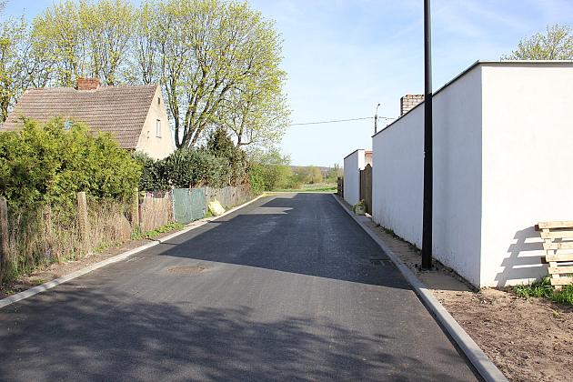 Sudecka z asfaltem i kanalizacją deszczową