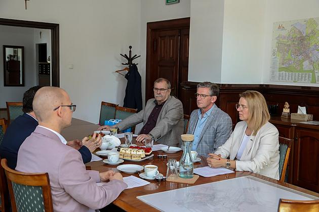 Lębork i Łeba chcą łączyć siły! Spotkanie burmistrzów i nowe otwarcie we współpracy