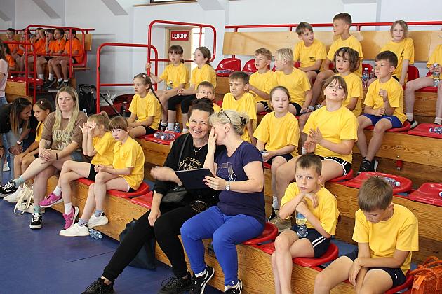 „Kto z nas lepiej i prędzej”. Konkurs sportowy dla uczniów szkół podstawowych