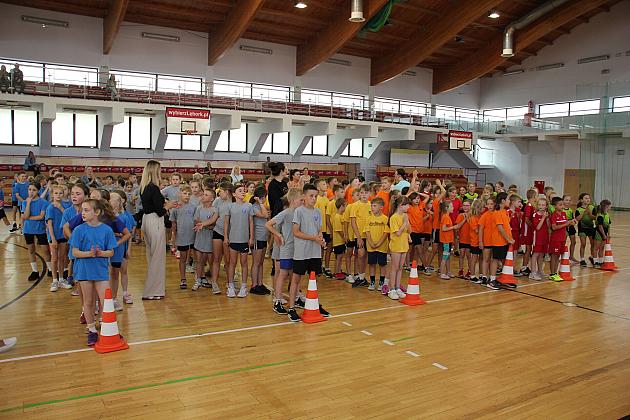 „Kto z nas lepiej i prędzej”. Konkurs sportowy dla uczniów szkół podstawowych