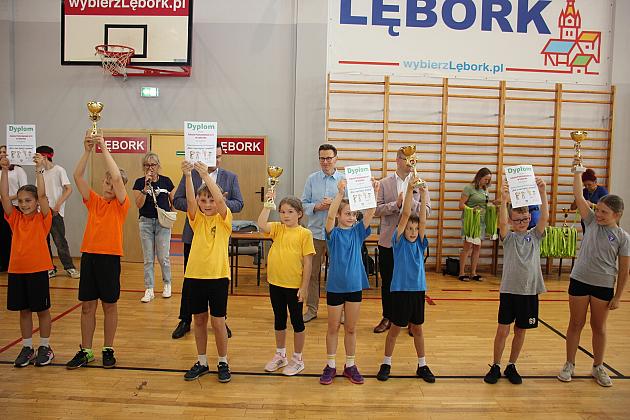 „Kto z nas lepiej i prędzej”. Konkurs sportowy dla uczniów szkół podstawowych