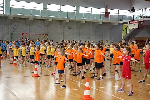 „Kto z nas lepiej i prędzej”. Konkurs sportowy dla uczniów szkół podstawowych