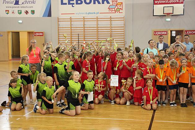 „Kto z nas lepiej i prędzej”. Konkurs sportowy dla uczniów szkół podstawowych