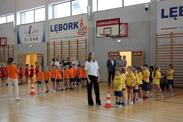 „Kto z nas lepiej i prędzej”. Konkurs sportowy dla uczniów szkół podstawowych
