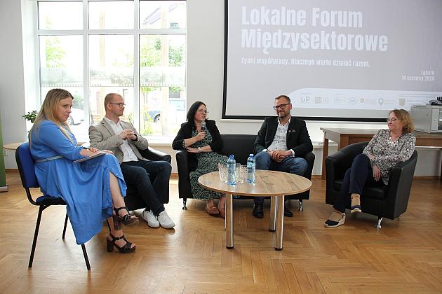 Zyski ze współpracy. Dlaczego samorząd, biznes i NGO powinni działać razem?