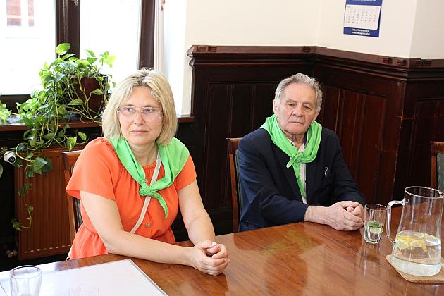 Seniorzy z BAZY odwiedzili ratusz