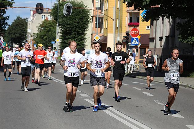 Rywalizowali na lęborskim bruku. 22. Bieg Uliczny św. Jakuba Ap. ukończyło 451 zawodników.