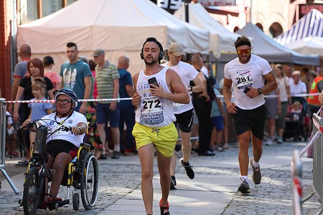 Rywalizowali na lęborskim bruku. 22. Bieg Uliczny św. Jakuba Ap. ukończyło 451 zawodników.