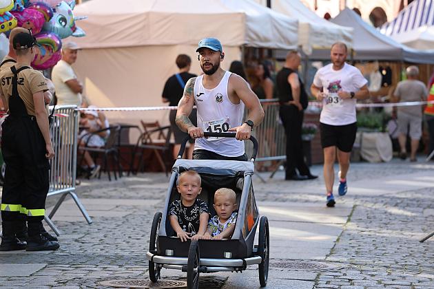 Rywalizowali na lęborskim bruku. 22. Bieg Uliczny św. Jakuba Ap. ukończyło 451 zawodników.