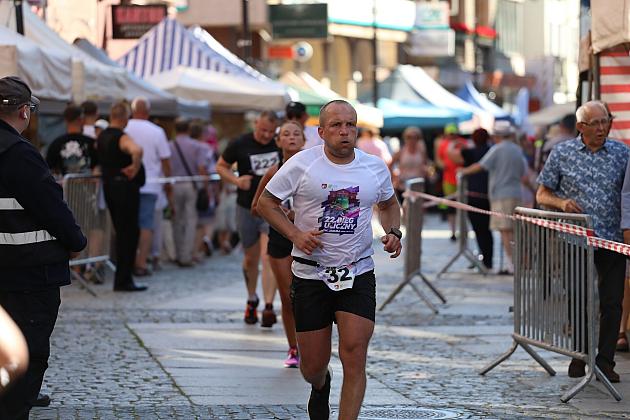 Rywalizowali na lęborskim bruku. 22. Bieg Uliczny św. Jakuba Ap. ukończyło 451 zawodników.