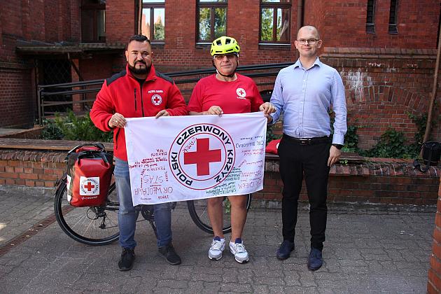 Rowerem wokół Polski w ważnej sprawie. Janusz Kobyłka odwiedził Lębork