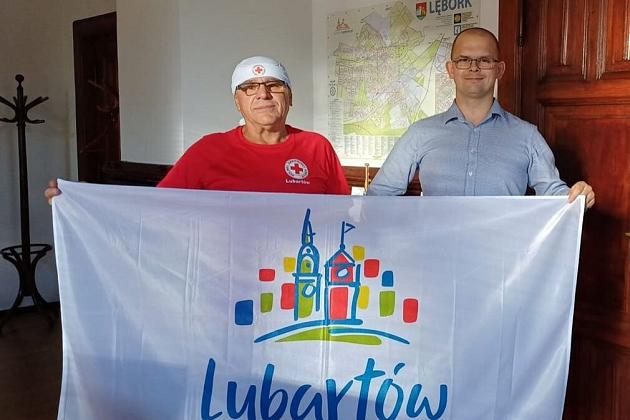 Rowerem wokół Polski w ważnej sprawie. Janusz Kobyłka odwiedził Lębork