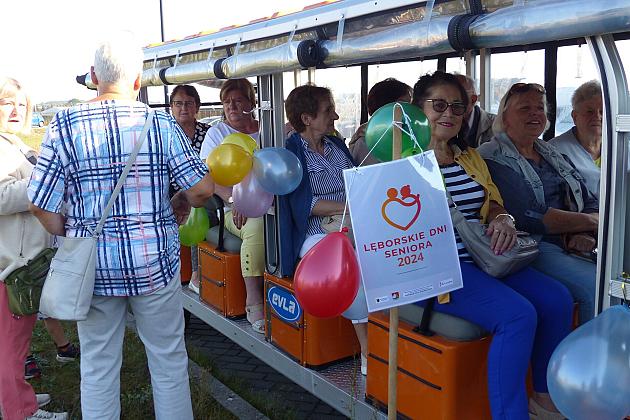 Wycieczki turystyczne meleksami po Lęborku hitem II Lęborskich Dni Seniora