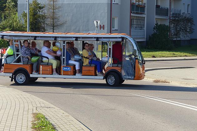 Wycieczki turystyczne meleksami po Lęborku hitem II Lęborskich Dni Seniora