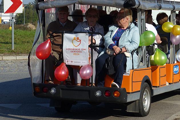 Wycieczki turystyczne meleksami po Lęborku hitem II Lęborskich Dni Seniora