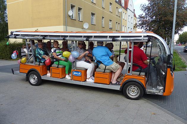 Wycieczki turystyczne meleksami po Lęborku hitem II Lęborskich Dni Seniora