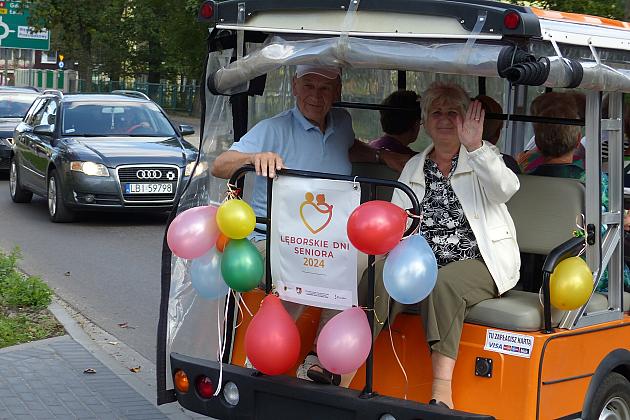 Wycieczki turystyczne meleksami po Lęborku hitem II Lęborskich Dni Seniora