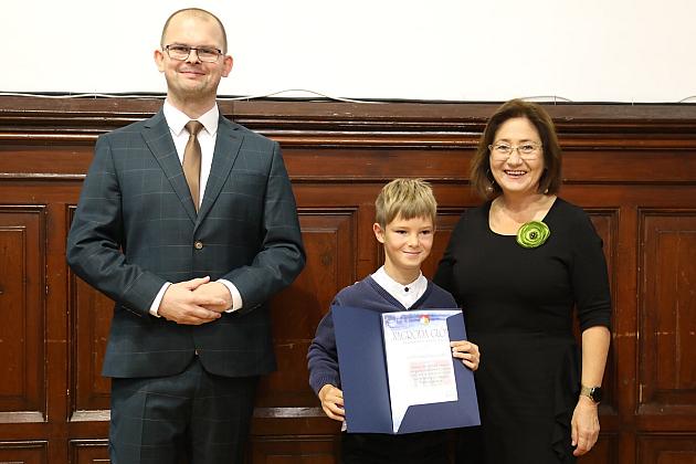 Nagrody i wyróżnienia burmistrza z okazji Dnia Edukacji Narodowej