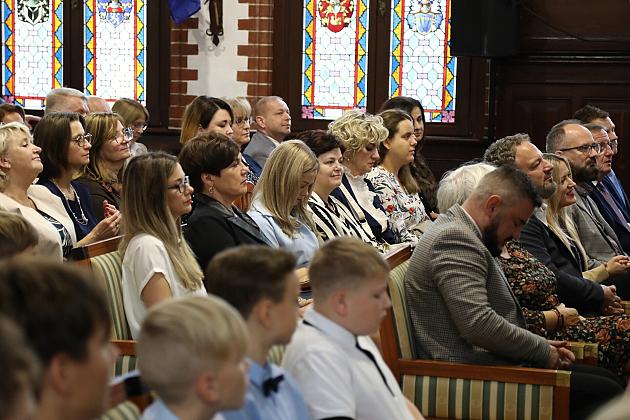 Dyrektorzy i nauczyciele nagrodzeni z okazji Dnia Edukacji Narodowej