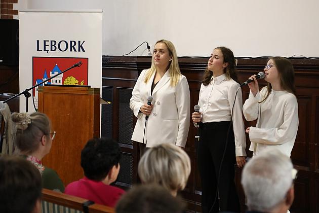 Dyrektorzy i nauczyciele nagrodzeni z okazji Dnia Edukacji Narodowej