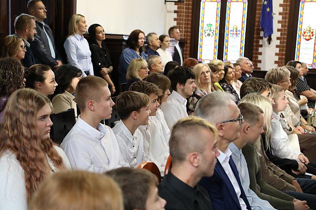 Dyrektorzy i nauczyciele nagrodzeni z okazji Dnia Edukacji Narodowej