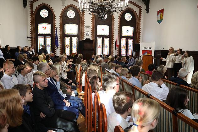 Dyrektorzy i nauczyciele nagrodzeni z okazji Dnia Edukacji Narodowej