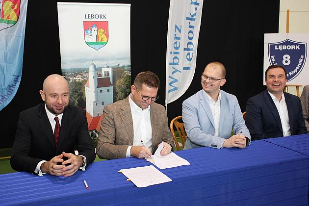 Umowy podpisane. 11 mln zł na rozbudowę, modernizację bazy oświatowej Lęborka