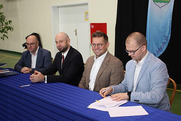 Umowy podpisane. 11 mln zł na rozbudowę, modernizację bazy oświatowej Lęborka