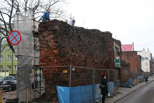 Rewitalizacja średniowiecznych murów ruszyła 