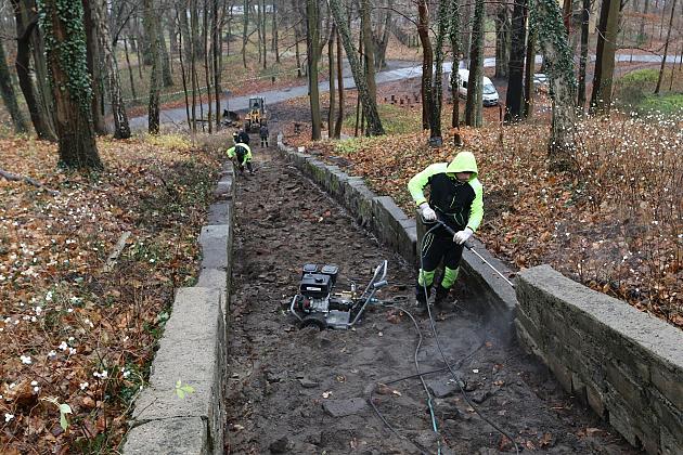 Kolejny etap renowacji schodów prowadzących do Wieży Ciśnień