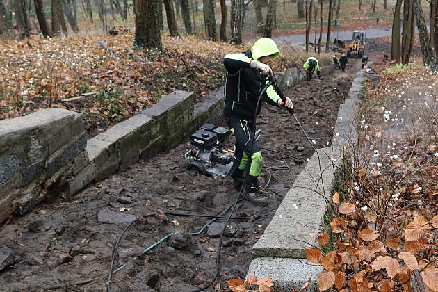 Kolejny etap renowacji schodów prowadzących do Wieży Ciśnień