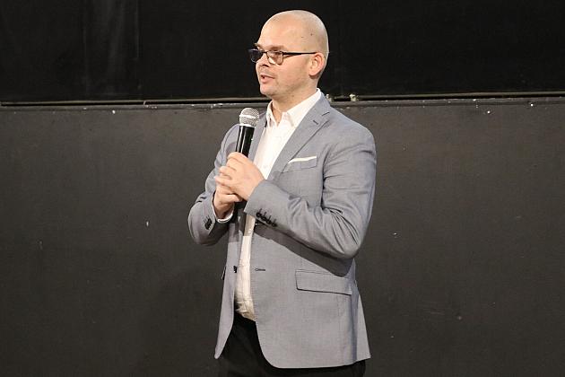 Seniorzy wypełnili „Fregatę” na seansie filmowym