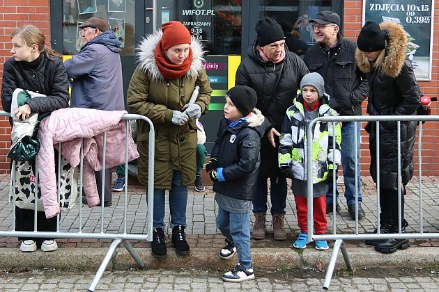 Sztafety SP7 Lębork i SP Nowa Wieś Lęborska najlepsze w Biegach Mikołajkowych