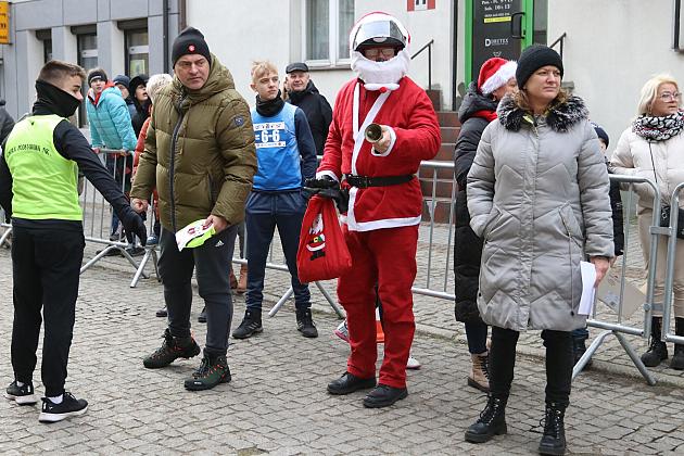 Sztafety SP7 Lębork i SP Nowa Wieś Lęborska najlepsze w Biegach Mikołajkowych