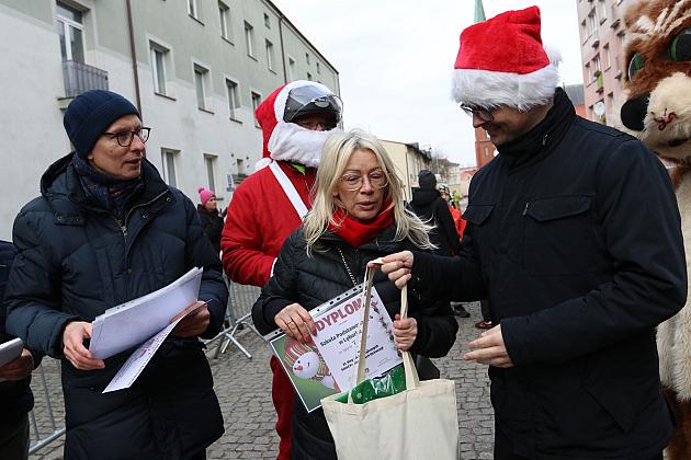 Sztafety SP7 Lębork i SP Nowa Wieś Lęborska najlepsze w Biegach Mikołajkowych