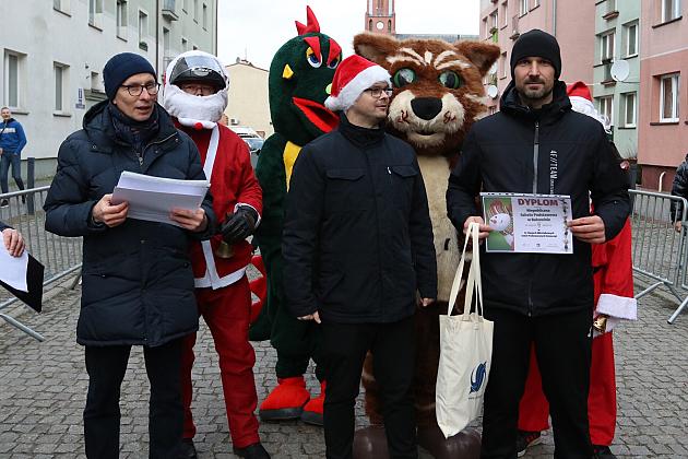 Sztafety SP7 Lębork i SP Nowa Wieś Lęborska najlepsze w Biegach Mikołajkowych