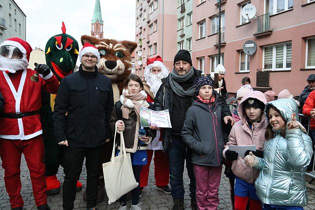 Sztafety SP7 Lębork i SP Nowa Wieś Lęborska najlepsze w Biegach Mikołajkowych