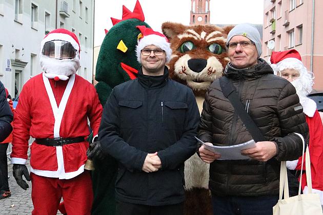 Sztafety SP7 Lębork i SP Nowa Wieś Lęborska najlepsze w Biegach Mikołajkowych